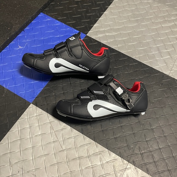 Lightly used Peloton clip in shoes. - Picture 5 of 6